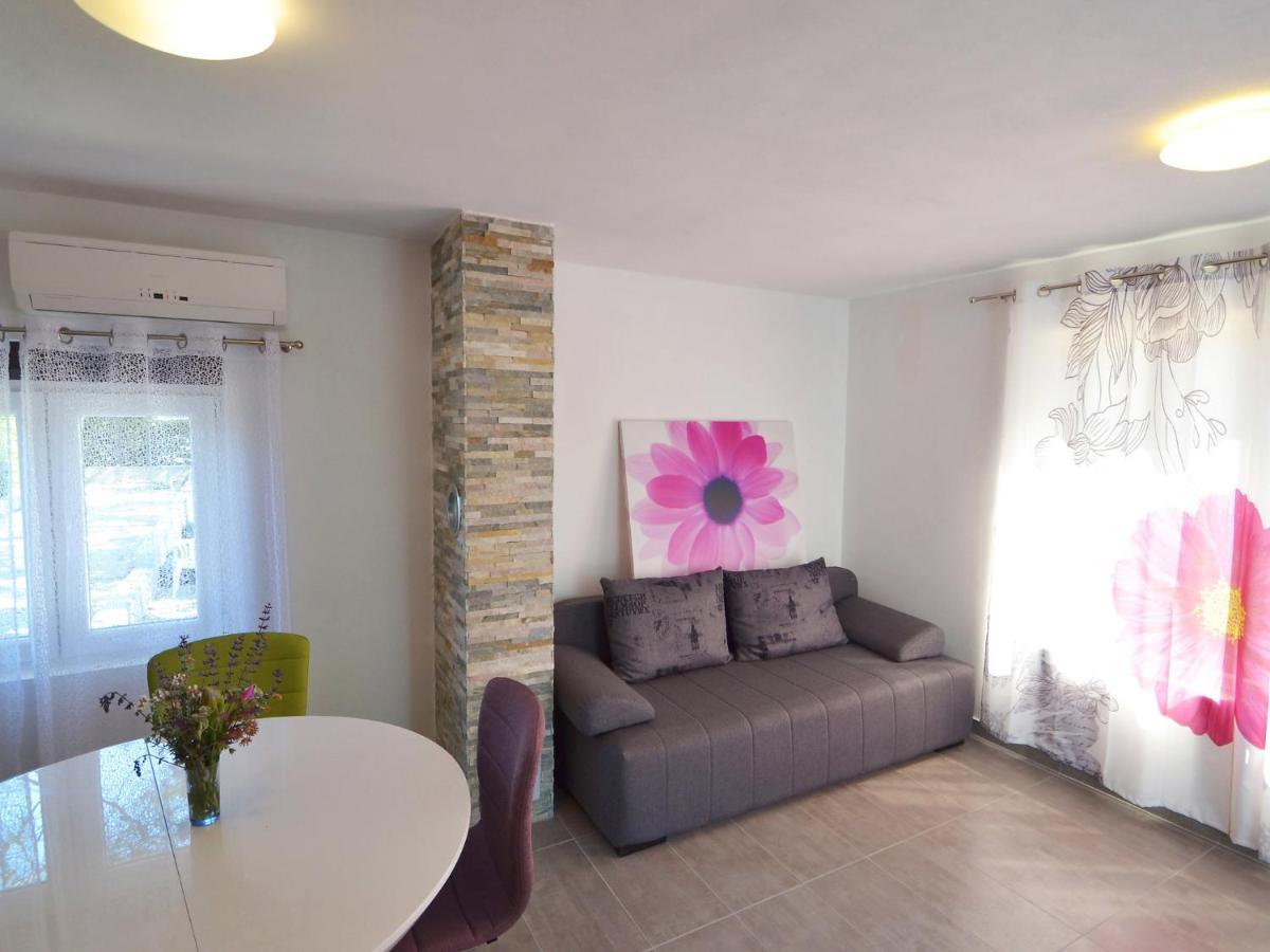 Ferienhaus Ivan By Interhome Vir