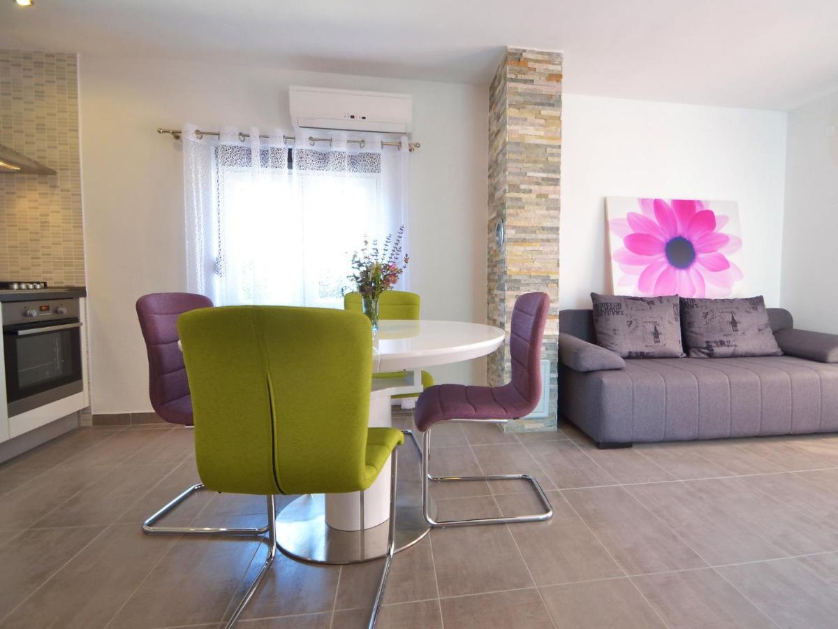 Ivan By Interhome * Vir